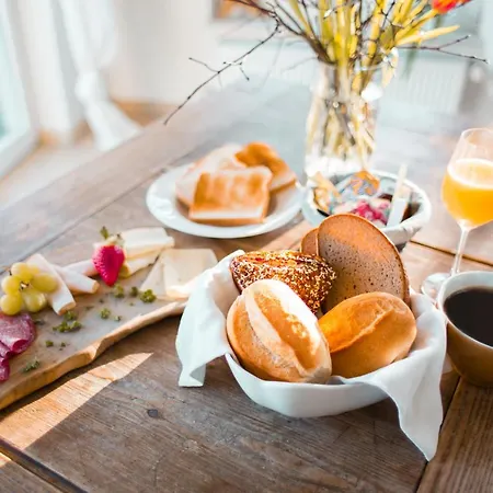 Unter Den Linden Bed & Breakfast Hungen