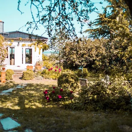Bed & Breakfast Unter Den Linden 3*