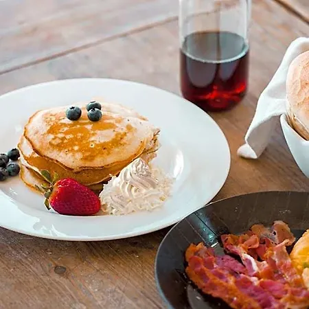 Unter Den Linden Bed & Breakfast