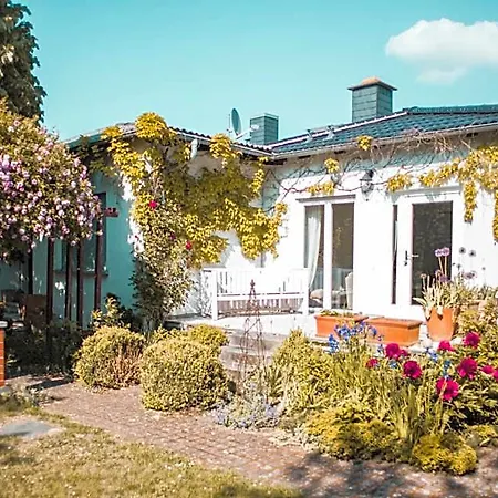 Unter Den Linden Bed & Breakfast Hungen