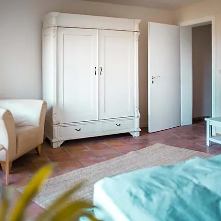 Unter Den Linden Bed & Breakfast 3*
