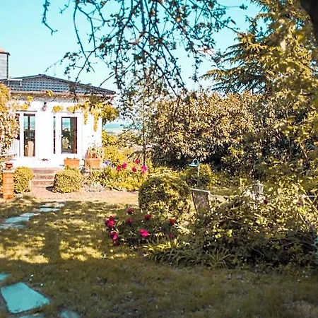 Unter Den Linden Bed & Breakfast Hungen