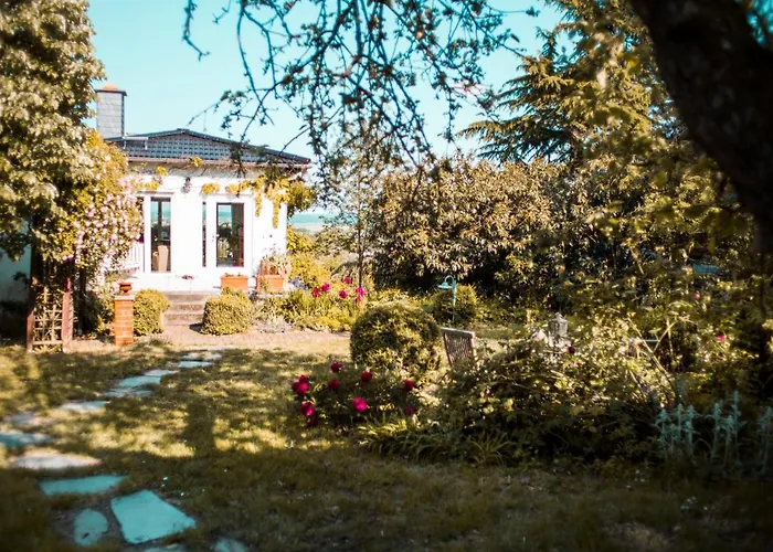 Bed & Breakfast Unter Den Linden 3*